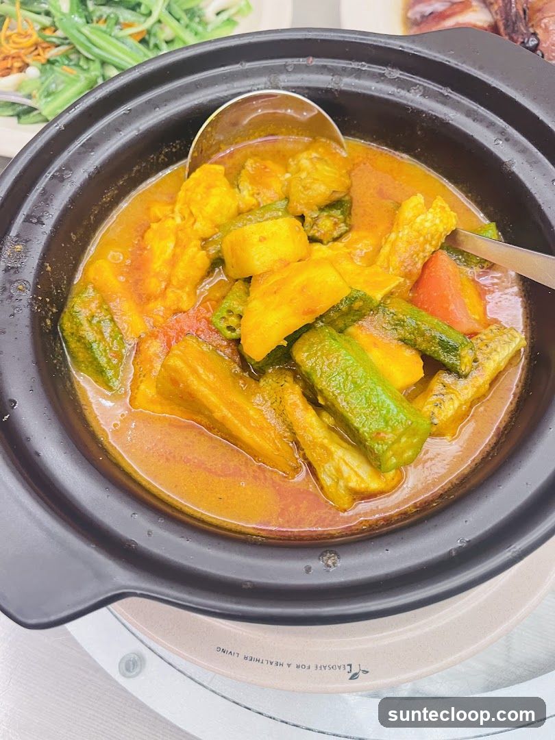 Curry Dish with Okra and Tofu