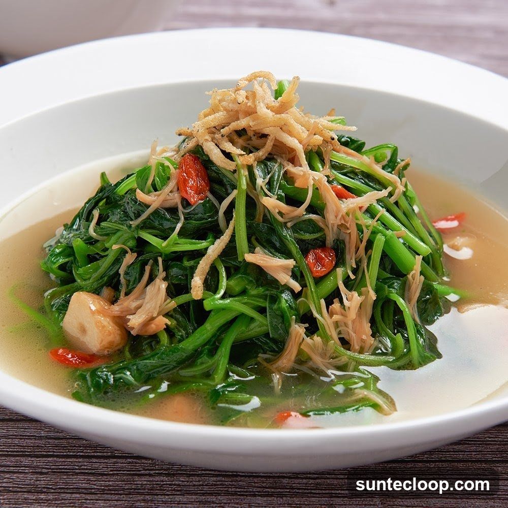 Stir-fried Water Spinach with Crispy Anchovies