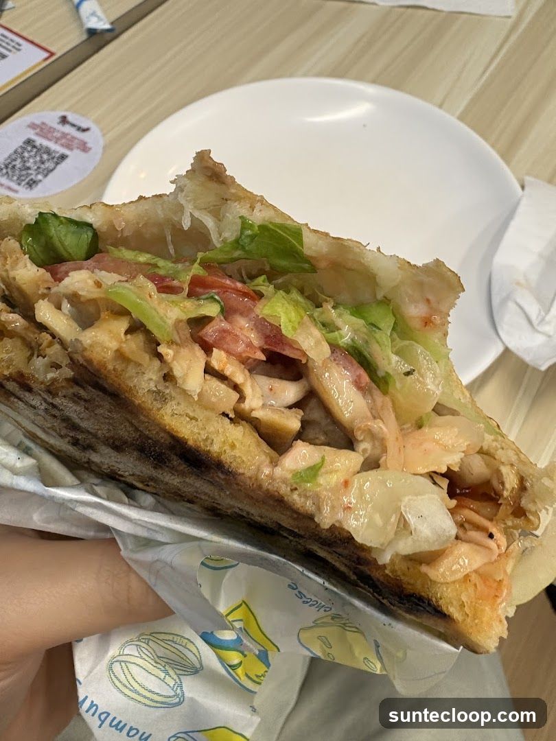 Sandwich with Chicken and Vegetables