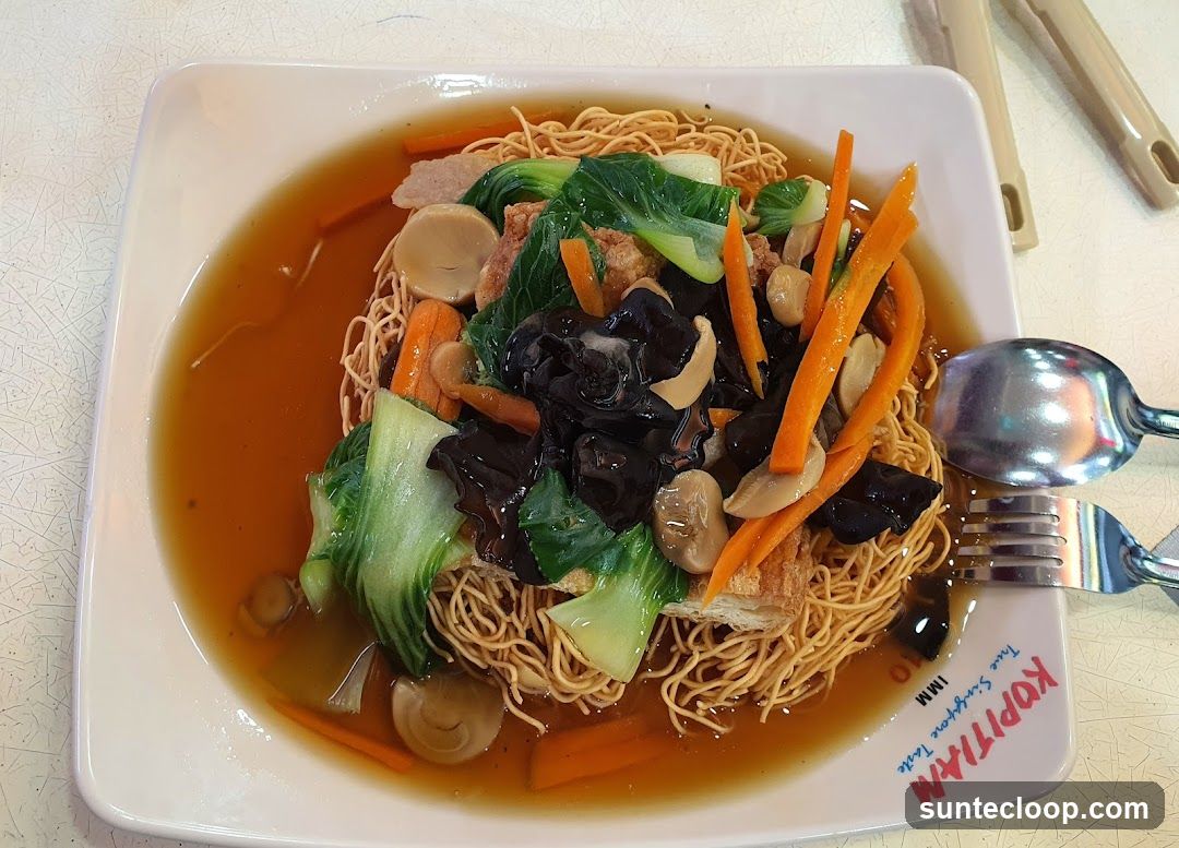 Crispy Noodles with Gravy
