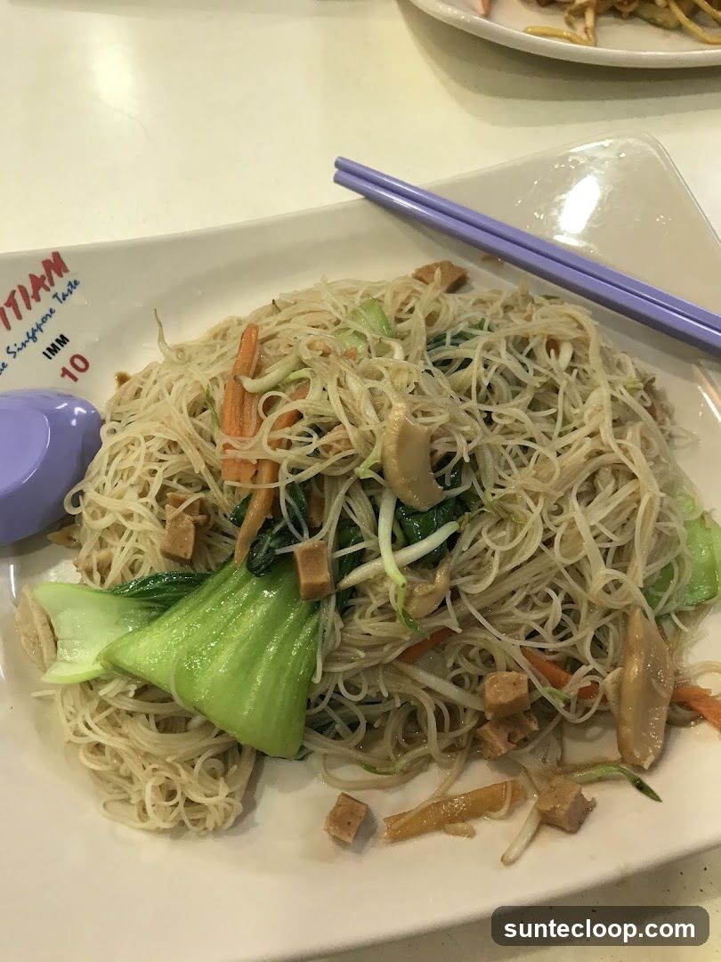 Stir-fried noodles with vegetables and tofu