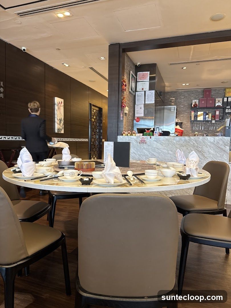 Restaurant Dining Table Setting