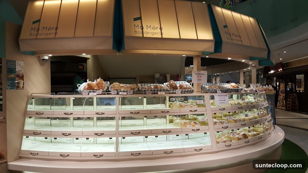 Ma Mère Boulangerie Display