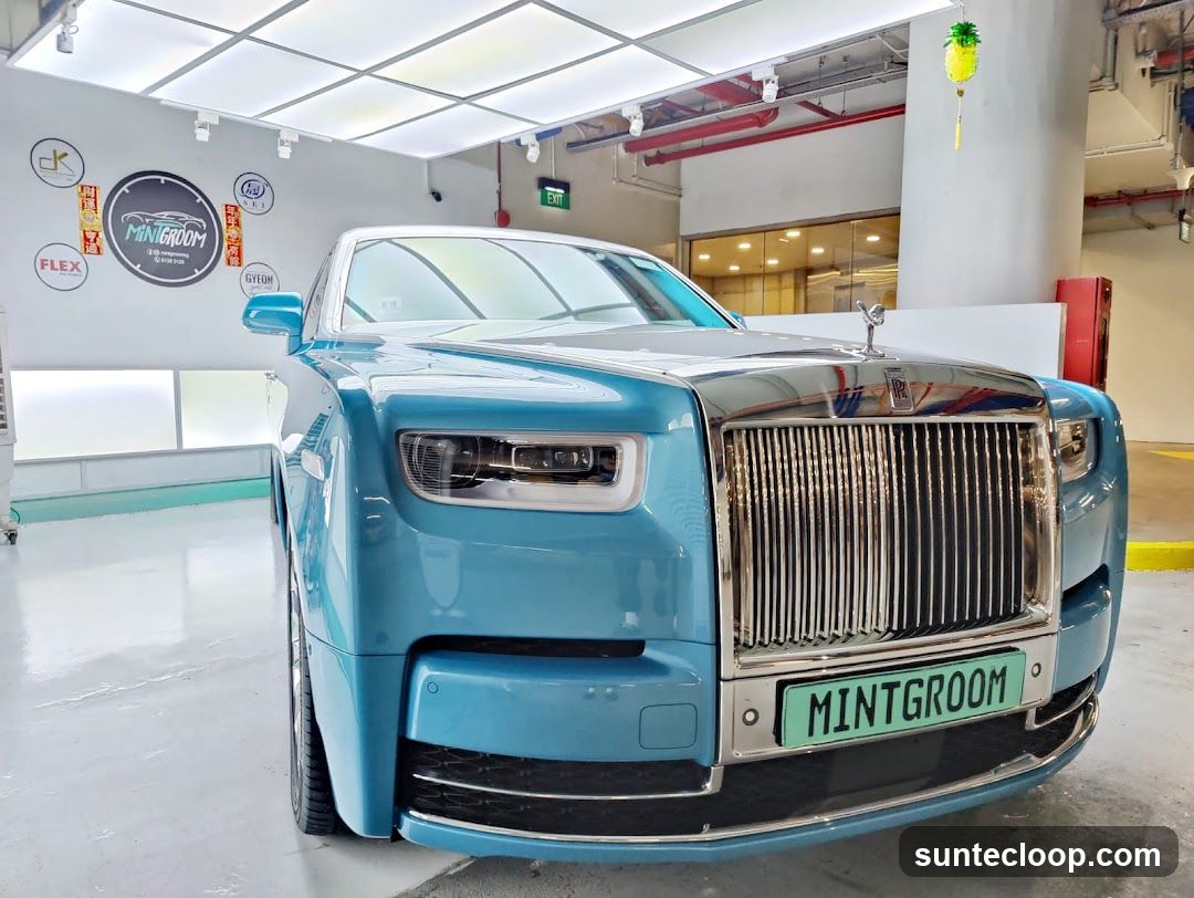 Blue Rolls-Royce Phantom