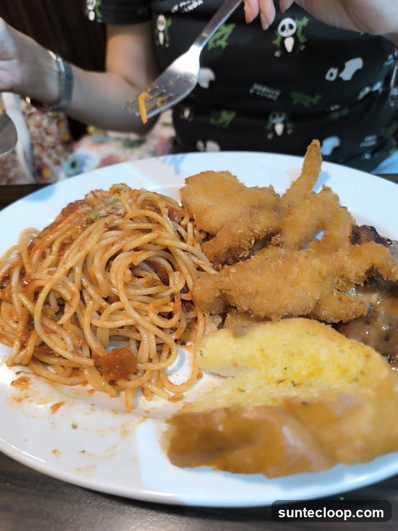 Spaghetti with Fried Fish and Garlic Bread