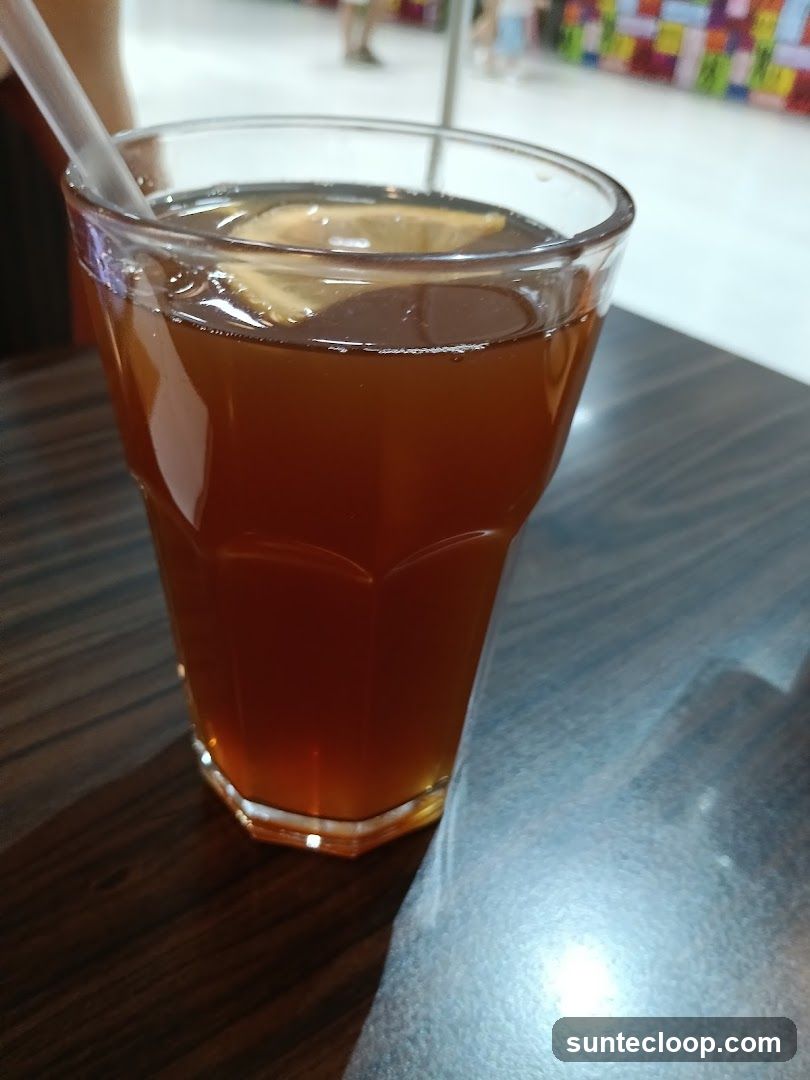 Iced Tea with Lemon Slice