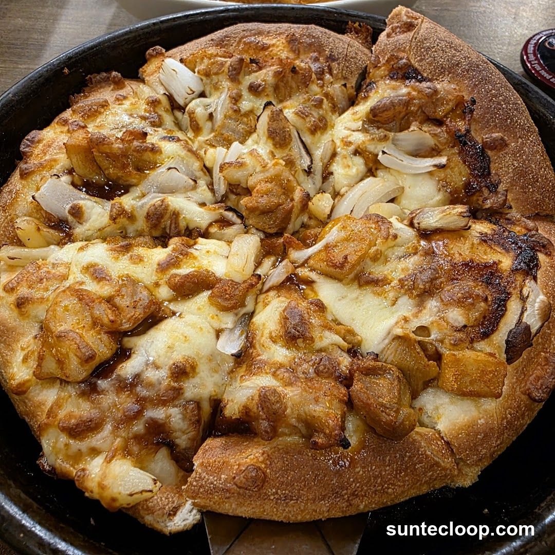 Pizza with Chicken and Onions