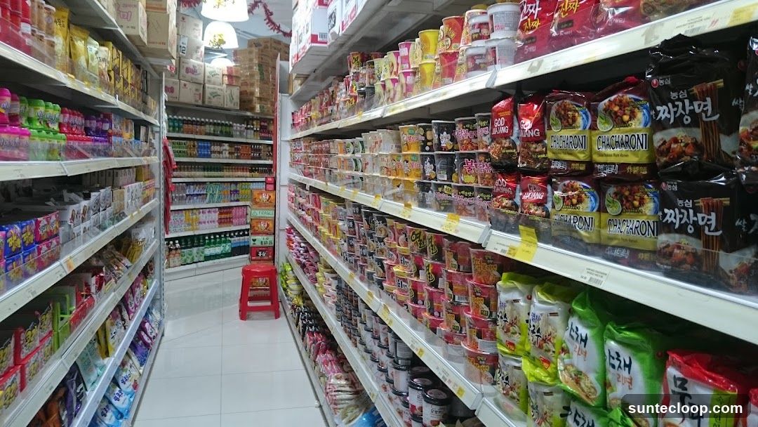 Supermarket Aisle