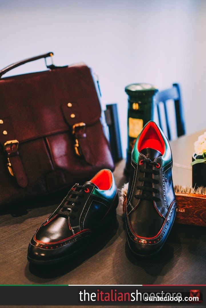 Italian Shoestore Display